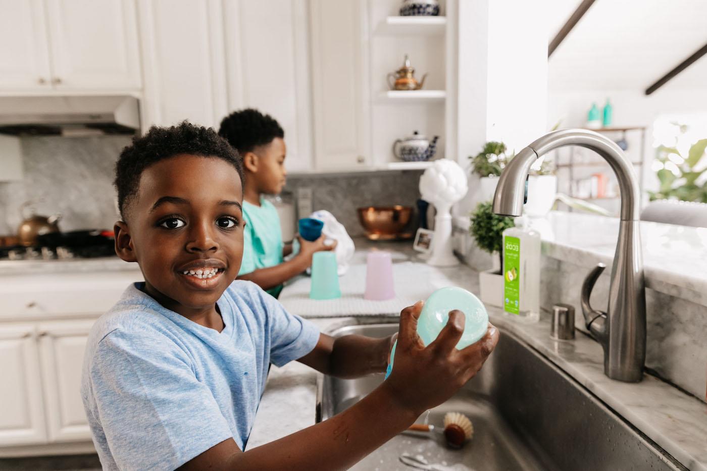 Children washing dishes
